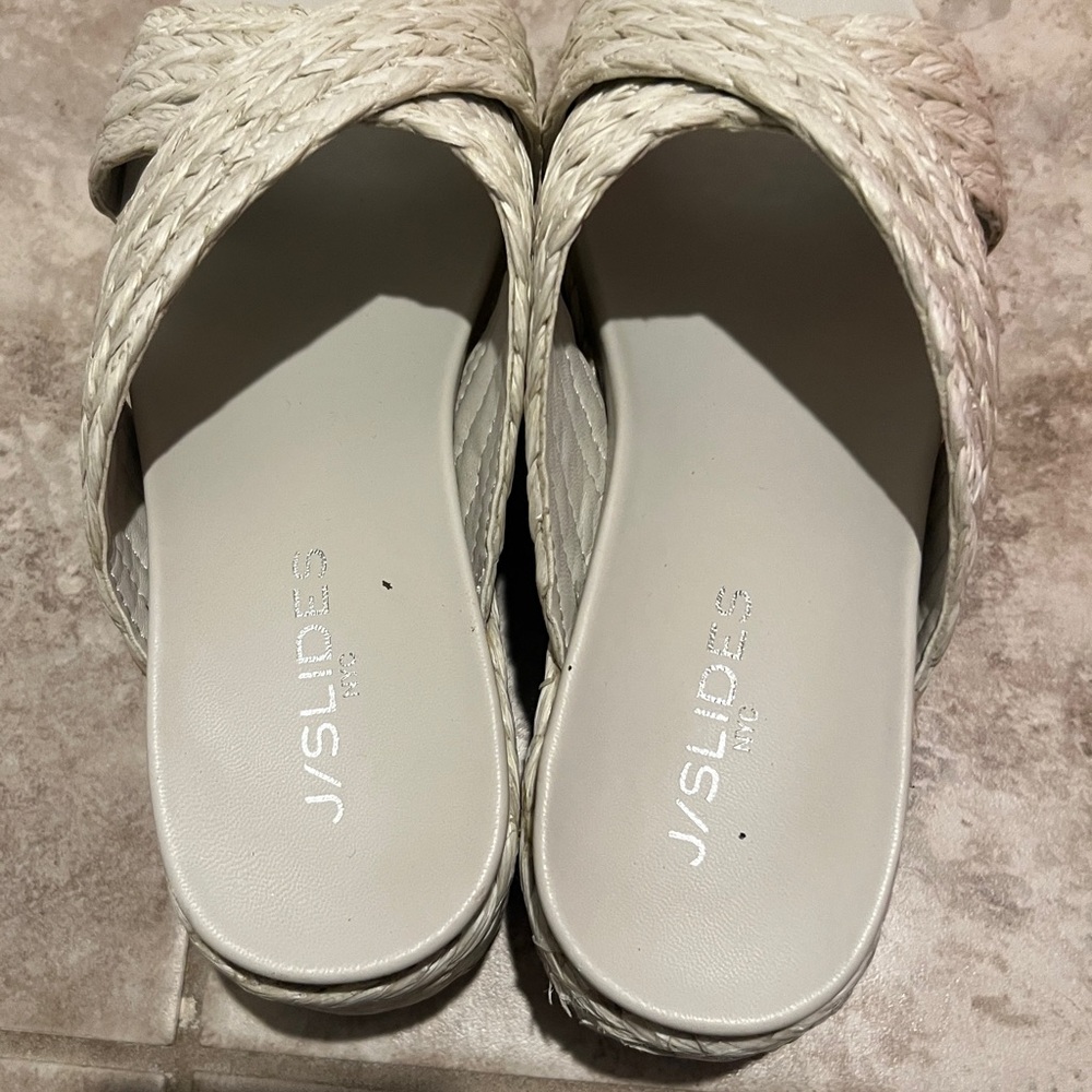 EXCELLENT CONDITION! 
J/SLIDES Cream Mules & Clogs